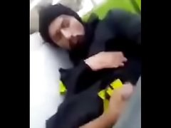 Punhetado o ladrãozinho no ônibus
